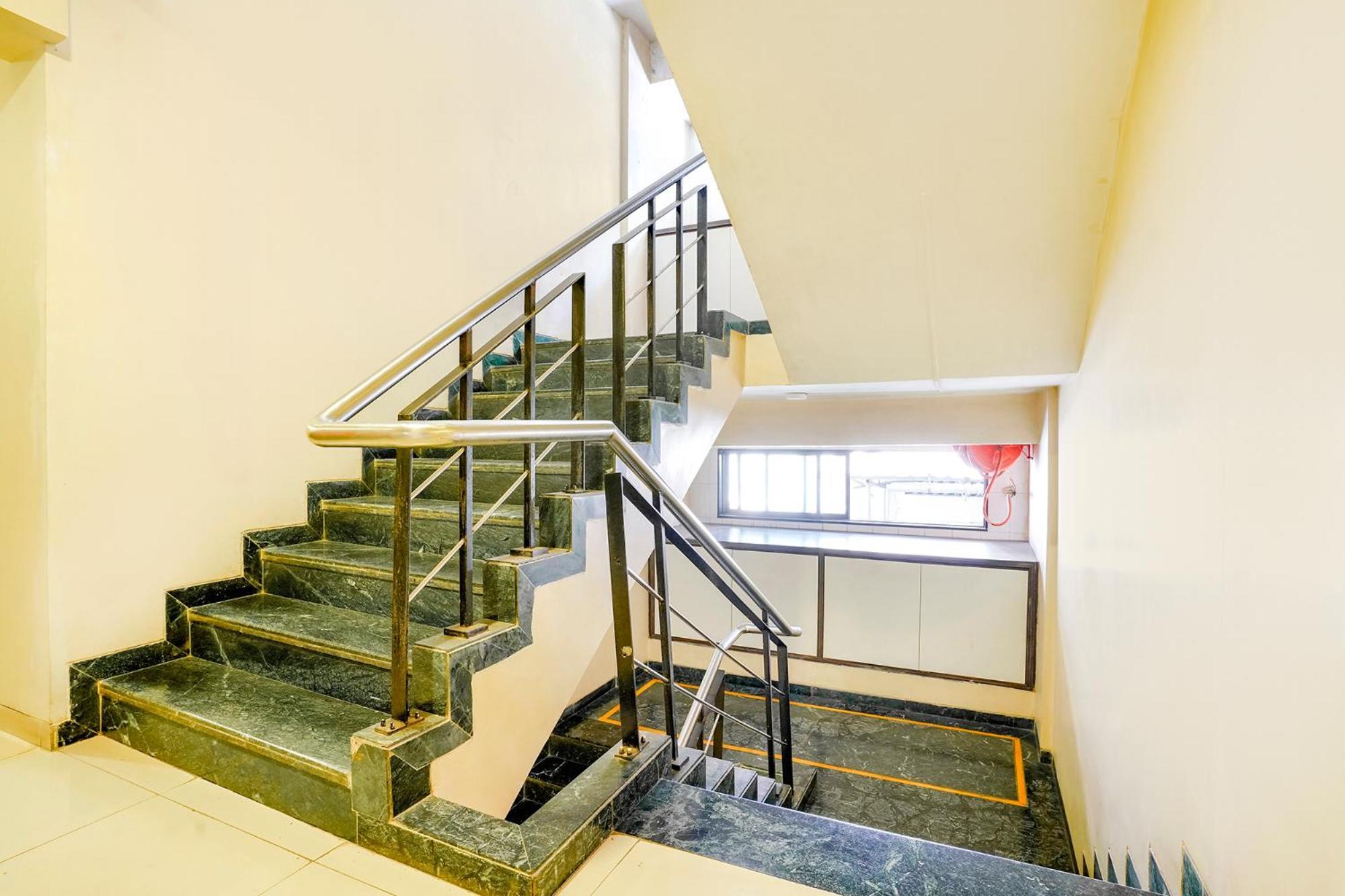Hotel Fabexpress Kuber - Nr Apmc Vashi, Navi Mumbai Zewnętrze zdjęcie